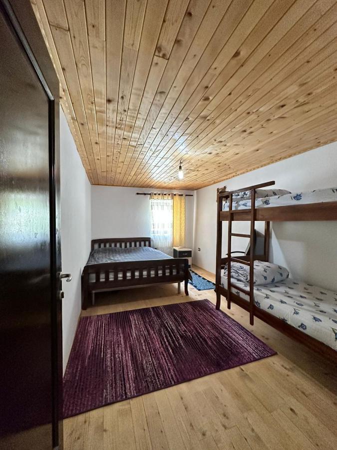 Hostel Kukaj *